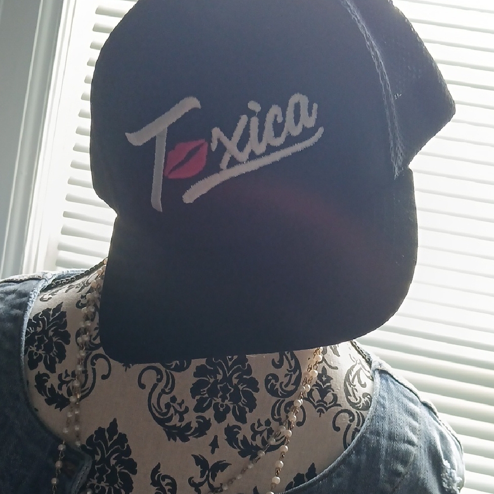 Black Toxica Cap